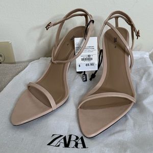 Sandalias muy a la moda, completamente nuevas, color beige, size 9